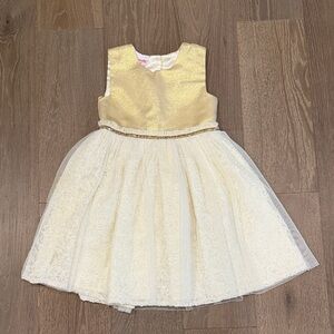 Nannette kids gold sparkly dress. Size:4T. Gently Used.
